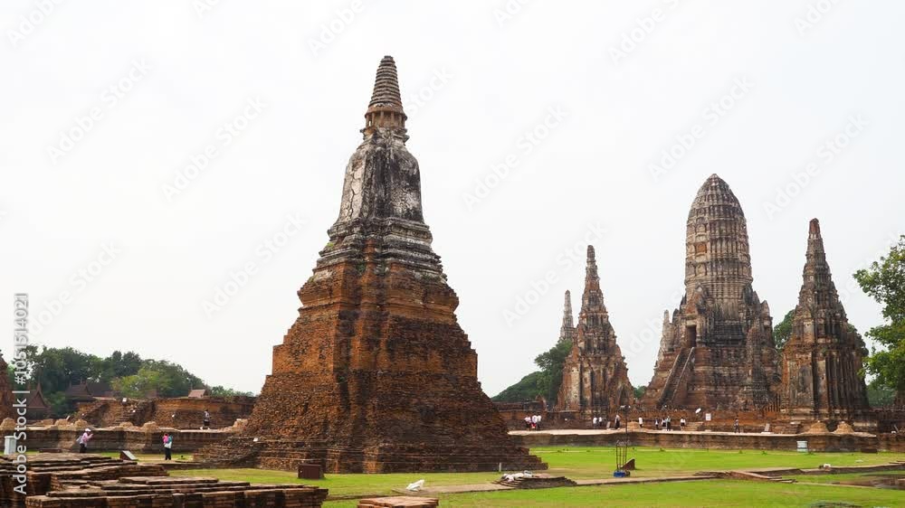 Exploring Wat Chaiwatthanaram Ruins Exploring Wat Chaiwatthanaram Ruins