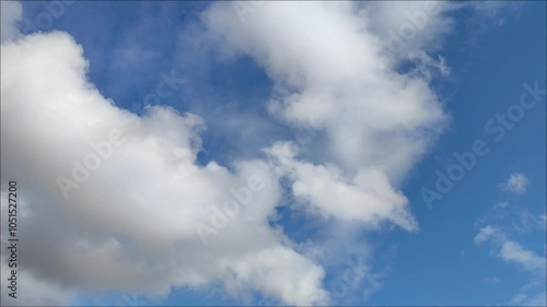 Nube de cumulos o altocumulos moviendose al crepúsculo photo