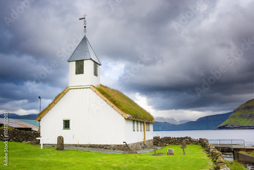 Oyndarfjarðar church agains...