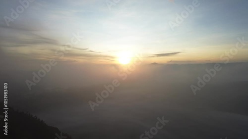 pemandangan sunrise pada langit dipagi hari  photo