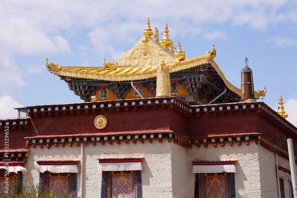 Fototapeta premium Shangri La Cheng'en Temple Golden Summit