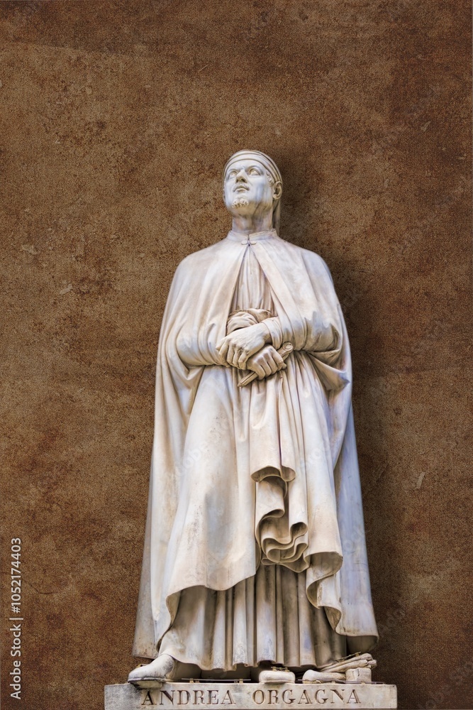 florenz, italien - statue von andrea obgagna an der außenfassade der uffizien - freigestellt