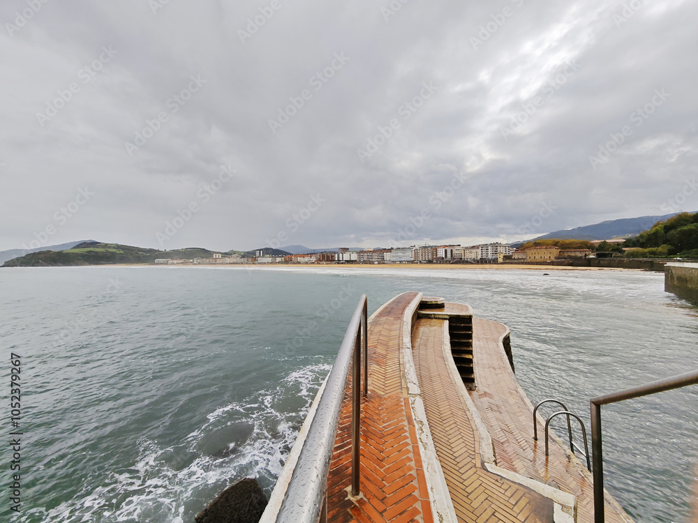 Obraz premium The view of the pier in Zarautz, the Basque country, Spain