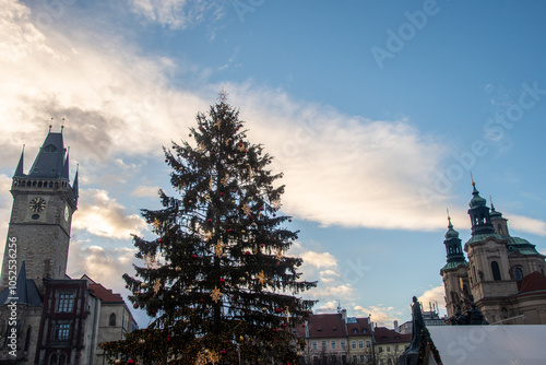 Obraz na płótnie Christmas tree in the Old Town Square in Prague w salonie