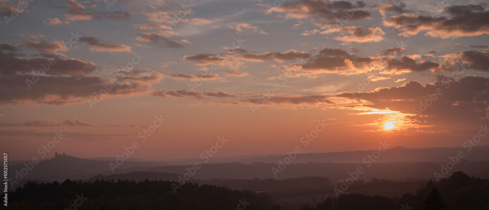 Obraz premium sunset over the mountains