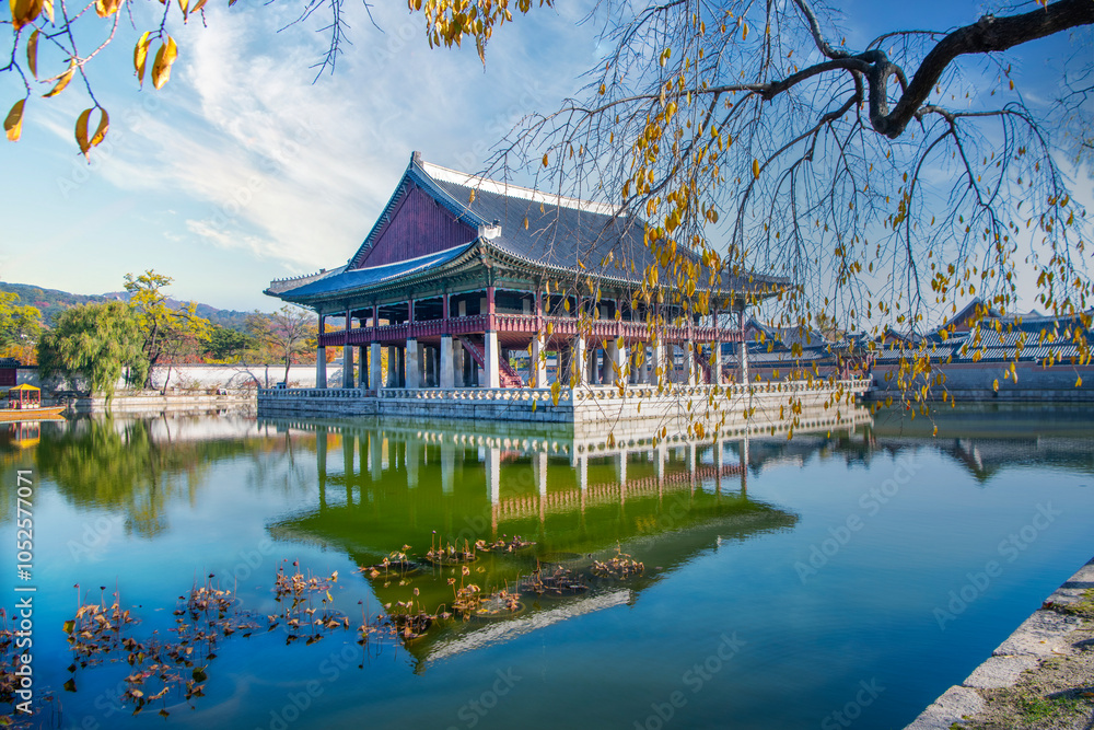 Gyeongbokgung Palace in lake, Seoul, Korea Gyeongbokgung Palace in lake, Seoul, Korea
