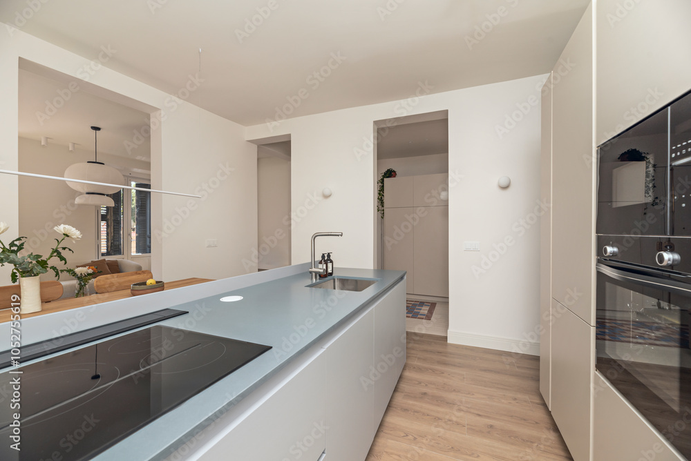 Examples of accessories include drawers with soft-closing systems, interior cabinet organizers, corner extraction systems, among others Examples of accessories include drawers with soft-closing systems, interior cabinet organizers, corner extraction systems, among others