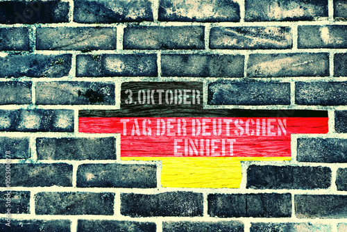 Eine Mauer in Berlin und Hinweis auf 3 Oktober Tag der deutschen Einheit photo