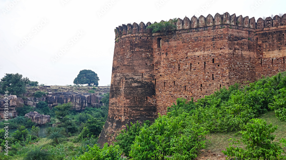 Fototapeta premium Exterior view of the ruined fortress of Jharkhandi Fort, a 17th-century fort located in Hatta, Madhya Pradesh, India.