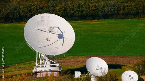 Paraboles de la station de télécommunication spatiale de Bercenay-en-Othe dans l'Aube. France Europe
