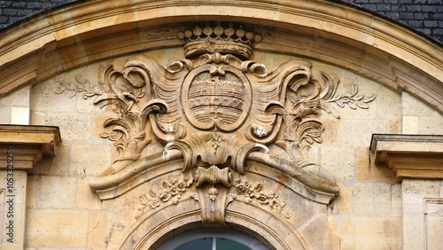 Détail du fronton du château de la Motte Tilly dans l'Aube, france, europe