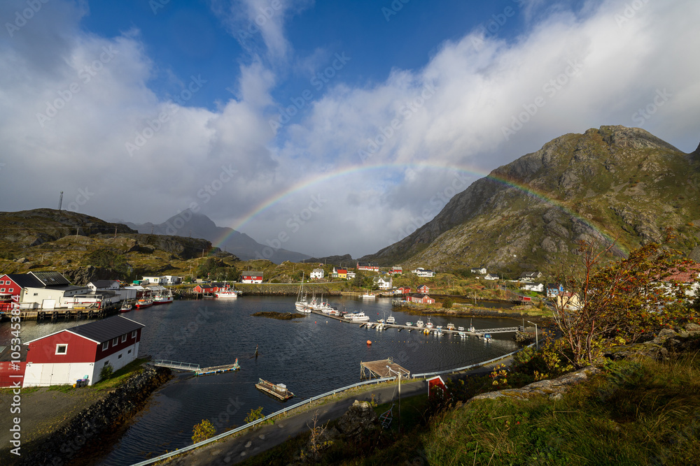 Fototapeta premium Regenbogen über dem Fischerdorf