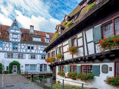 Altes Fachwerkhaus, Schiefes Haus, im Fischerviertel in Ulm, Baden-Württemberg, Deutschland