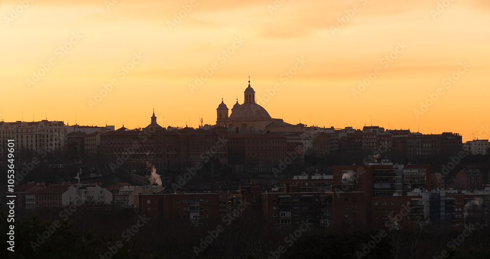 Obraz premium view of the city of madrid at dawn with the rays of the sun, cathedral of madrid