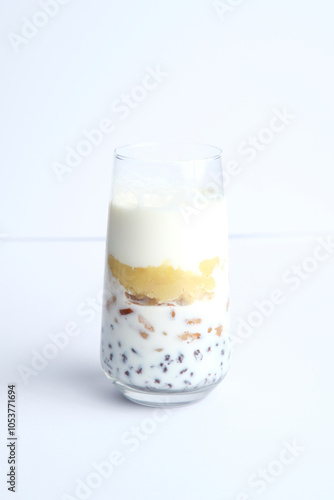 Che Chuoi- Banana tapioca pudding served in a glass. photo