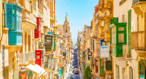 Obraz na płótnie Sunny street in Valletta old town, Malta w salonie
