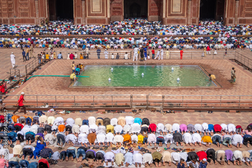 Принти на полотні Muslims giving prayers at the mosque at the Taj Mahal