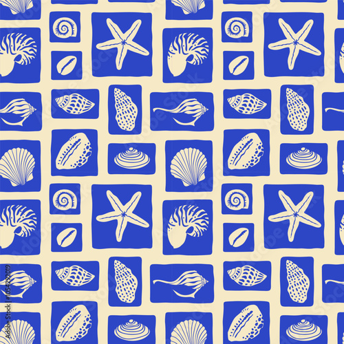 Retro hand drawn seashell mosaic seamless pattern. Tropical summer background illustration. Vintage marine nature print. Patchwork style shell animal wallpaper texture.