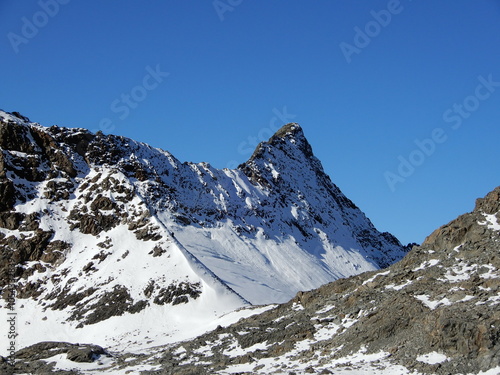 Blick durch das Fleischbachjoch zu Großer Rotstein 3147m photo