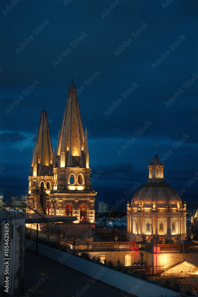 Obraz premium Cathedral at night 