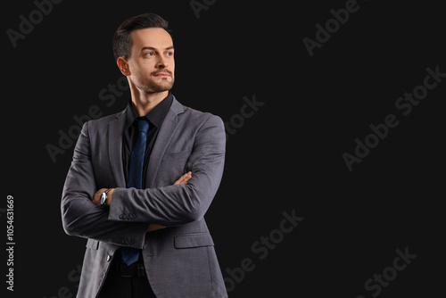 Handsome businessman on dar...