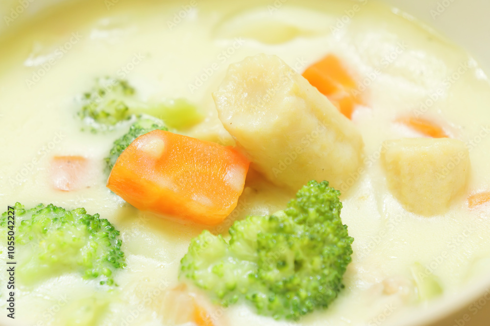 Delicious and warm cream stew prepared with lots of milk and vegetables as ingredients. Delicious and warm cream stew prepared with lots of milk and vegetables as ingredients.