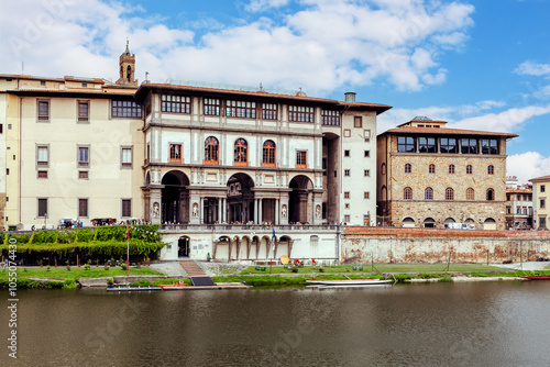 Obraz na płótnie The Uffizi Gallery in medieval Florence showcasing Renaissance architecture and cultural heritage w salonie