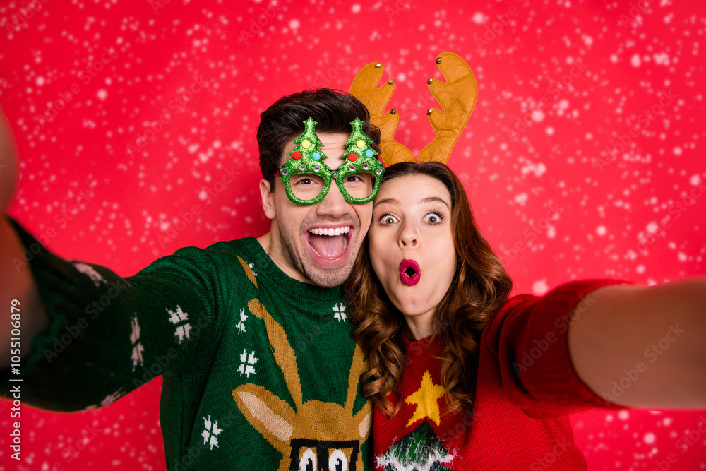 Φωτογραφία Photo of excited lady and guy chilling at x-mas costume party making selfies wea