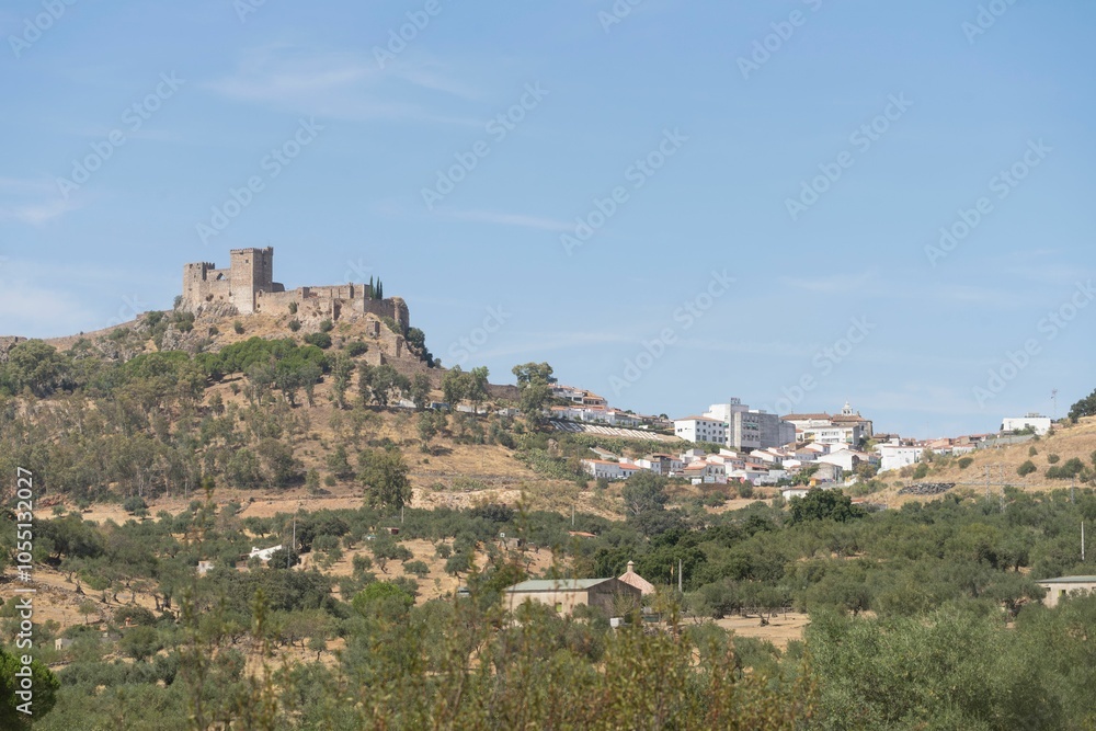 Obraz premium Panoramic view of the castle of Alburquerque or Luna castle on top of a hill.