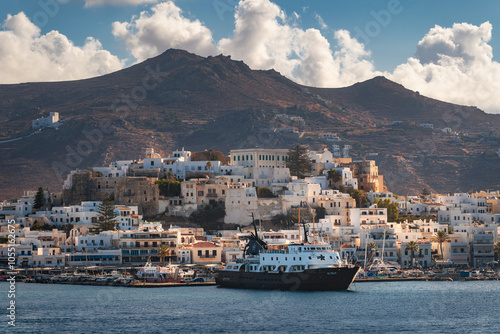 Obraz na płótnie A stunning view of Naxos Island, Greece, featuring crystal-clear turquoise waters, rugged coastlines, and charming white-washed buildings. A picturesque paradise for travelers and sun-seekers. w salonie
