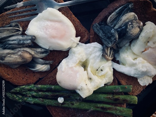 lunch, wild mushrooms, poached eggs