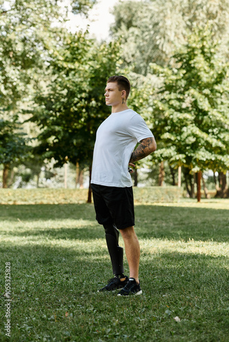 man with prosthetic leg enjoy a workout, embodying strength and inclusivity in a vibrant outdoor setting.