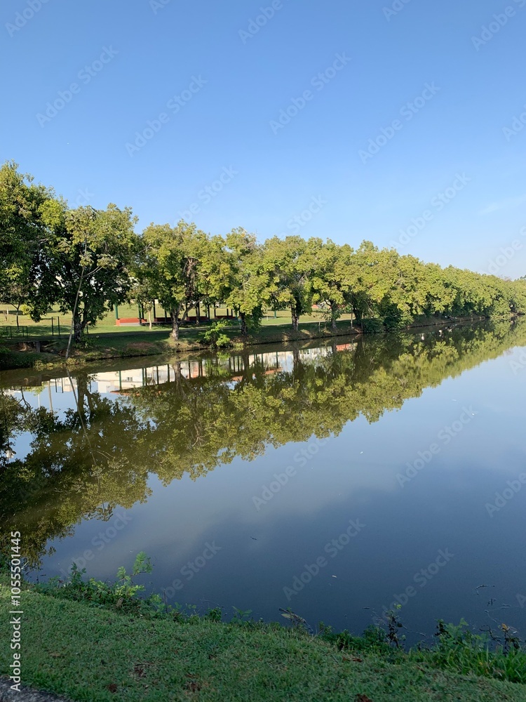 Obraz premium Paisagens com muito verde, lago e oceano, nos trazem alimento para alma. 
