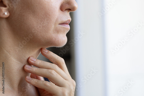 Tableau sur toile Woman with hair on her face