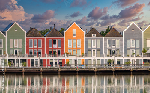 Obraz na płótnie Reflection with houses on the lake in Houten Netherlands w salonie