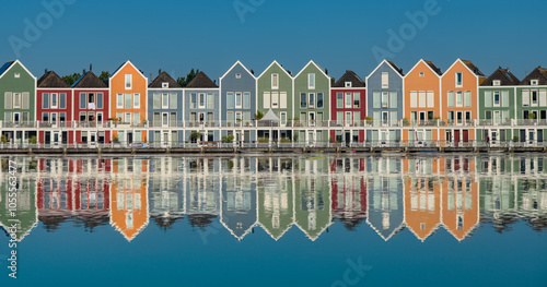 Obraz na płótnie Reflection with houses on the lake in Houten Netherlands w salonie