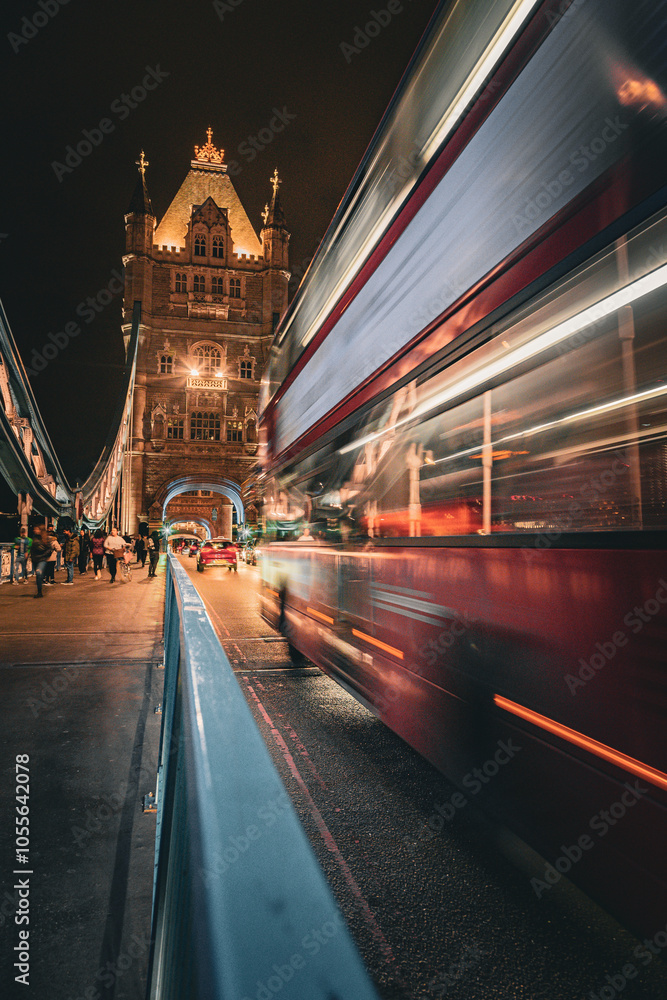 Obraz premium Tower Bridge de nuit