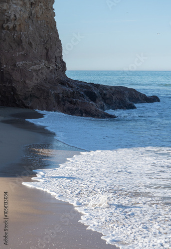 Acantilado en la playa photo