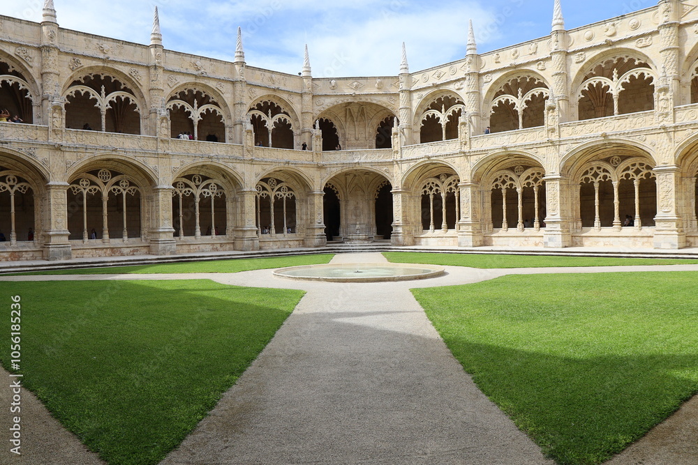 Cloître du monastère des Hiéronymites, Mosteiro dos Jerónimos, ville de Lisbonne, Portugal Cloître du monastère des Hiéronymites, Mosteiro dos Jerónimos, ville de Lisbonne, Portugal