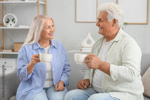 Happy senior couple with cu...