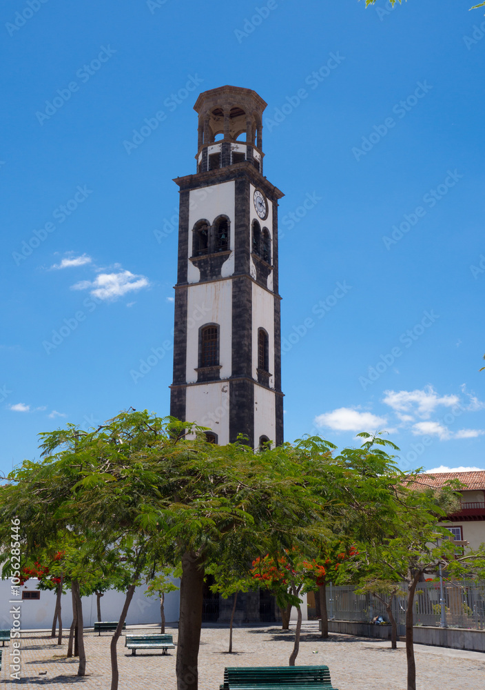 Obraz premium Kirchturm in Santa Cruz