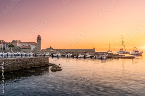 Obraz na płótnie Traditional Catalan Fishing Boats In The Harbor Of The City Of Collioure, With The Church Of Notre-dame-des-anges Visible In The Background, France. w salonie