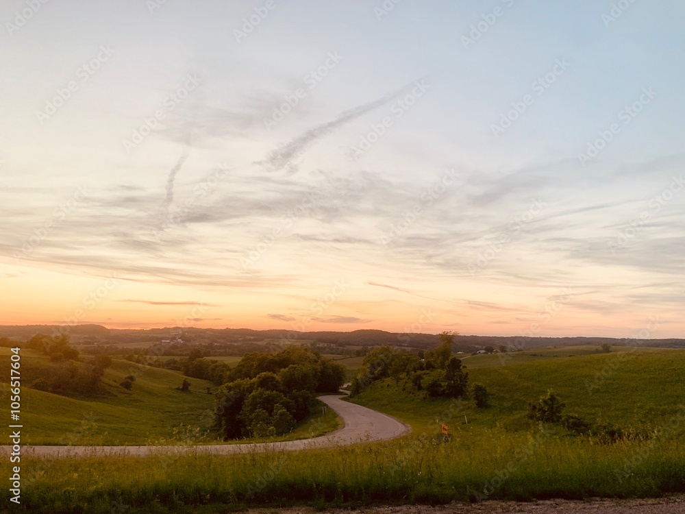 Obraz premium sunset over the windy road
