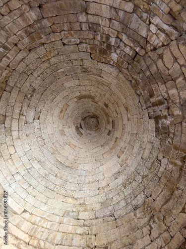 Obraz na płótnie Interior of Clytemnestra Tomb at the Mycenae archaeological site, Greece. Mycenaean stone tholos roof indoor w salonie