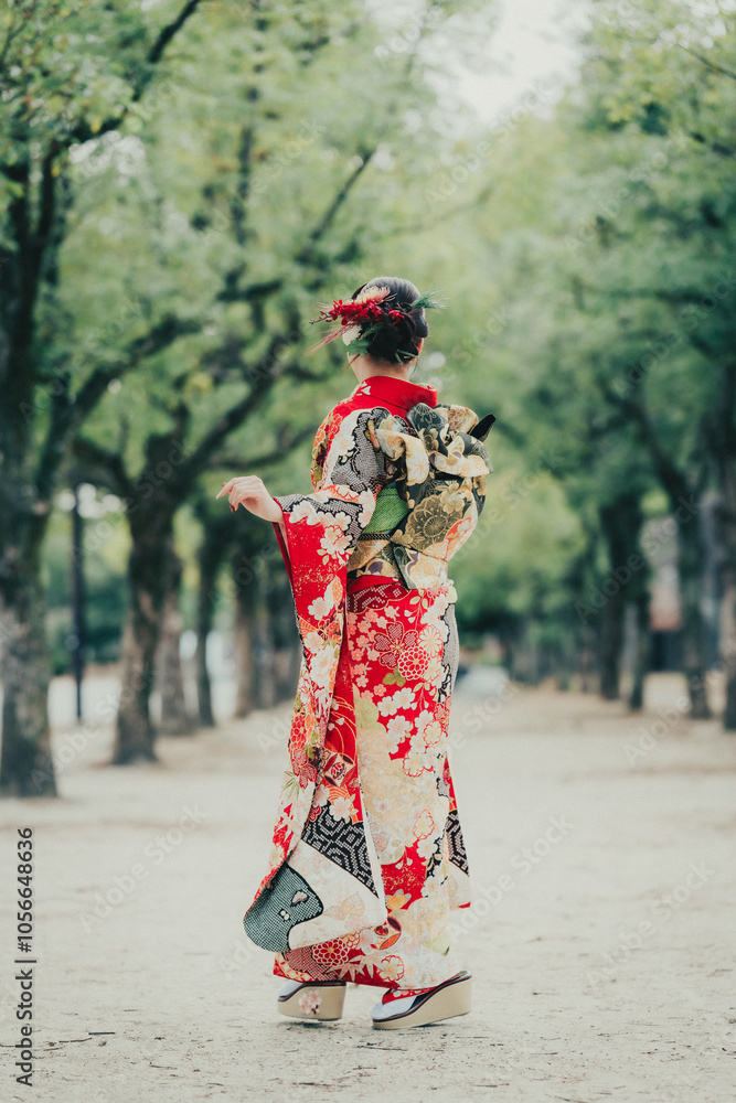 赤い振袖を着た20歳の女性の後ろ姿
