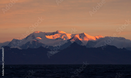 Zuid-Georgië met avond licht; South Georgia with evening light