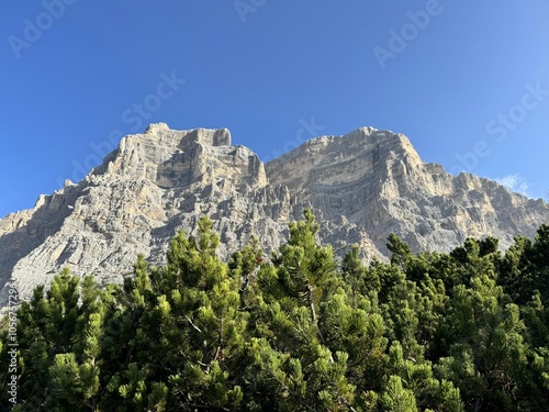 Italia : Veduta del Monte Pelmo, Alpi Dolomiti, 22 Ottobre 2024. photo