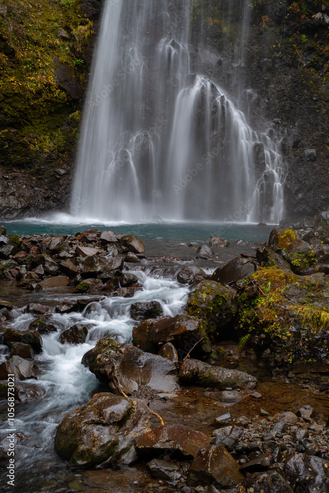 秋に訪れた美しい滝　乗鞍高原