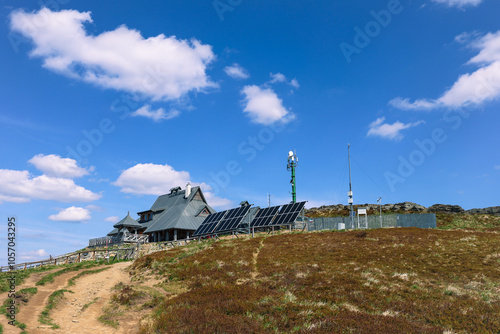 Fototapeta Naklejka Na Ścianę i Meble -  house in the mountains