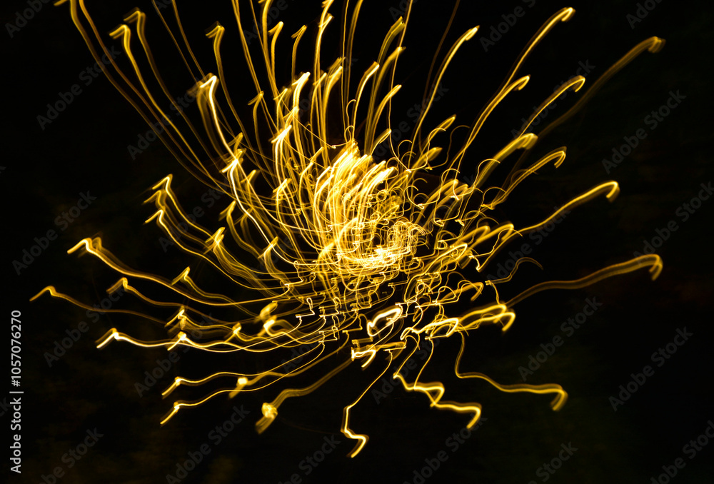 malowane światłem, obraz świetlny z wzorami i kształtami, abstrakcyjna fotografia z poruszającymi się światłami, Blurred Light painting, żółte maziaje świetlne, light painting photography, abstarct
